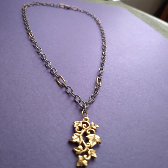 Golden leaf with wide loop gold and silver tone chain 14 inch - Picture 4 of 5